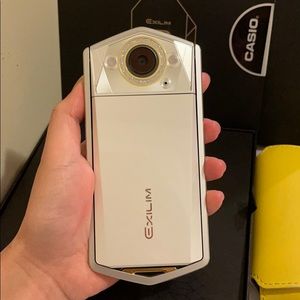 Casio EX-TR750(selfie camera)